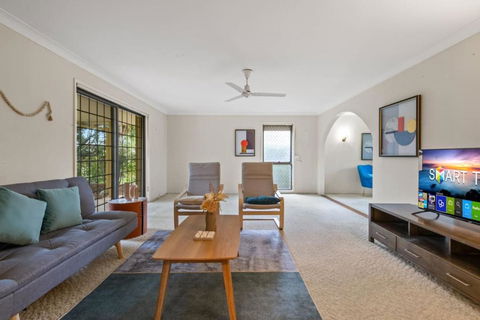 Peaceful 4BR At Sunnybank CBD With 2Parking Yard And Mall - Maitland Accommodation 1