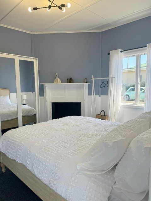 Penguin Paradise Beach House - Maitland Accommodation 2