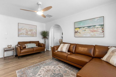 Percys Beach House Moonta Bay - Maitland Accommodation 1