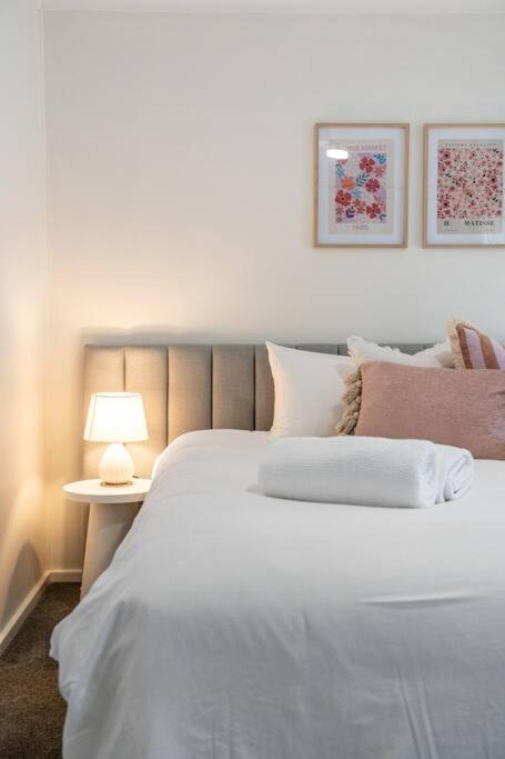 Petal And Bloom - 3BR Family CBD - Maitland Accommodation 2