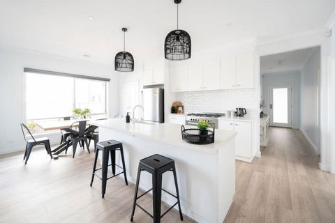 PIPER Modern Home Walk To Beach Shops Parks - Maitland Accommodation 0