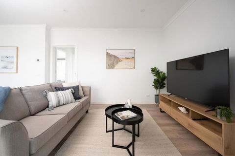 PIPER Modern Home Walk To Beach Shops Parks - Maitland Accommodation 1