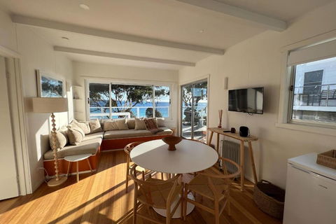 PIPI SHACK - Iconic Waterfront Shack Binalong Bay - Maitland Accommodation 2