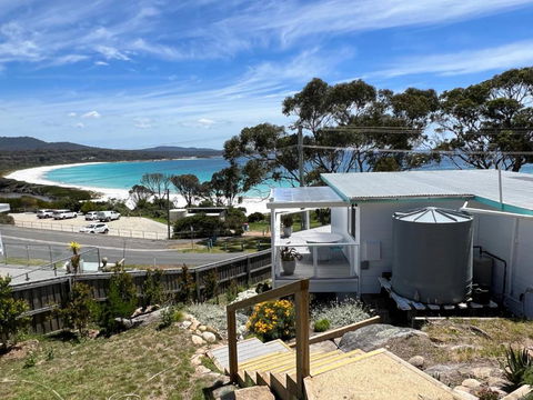 PIPI SHACK - Iconic Waterfront Shack Binalong Bay - Maitland Accommodation 1