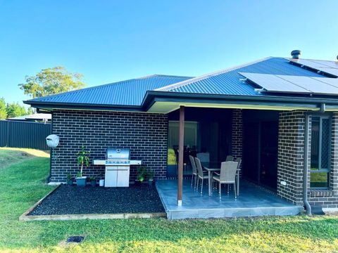 Plantation Retreat 4 Bedroom Modern Home - Maitland Accommodation 2