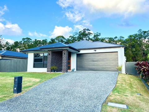 Plantation Retreat 4 Bedroom Modern Home - Maitland Accommodation 0