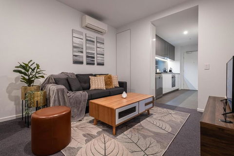 Pleasant &bright 2br2ba Apt Footscray Pool - Maitland Accommodation 0