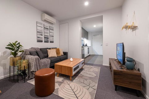 Pleasant &bright 2br2ba Apt Footscray Pool - Maitland Accommodation 1