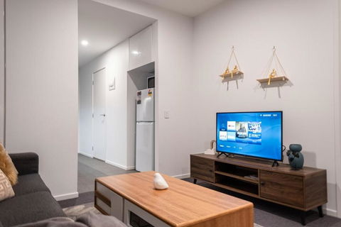 Pleasant &bright 2br2ba Apt Footscray Pool - Maitland Accommodation 2