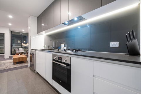 Pleasant &bright 2br2ba Apt Footscray Pool - Maitland Accommodation 3