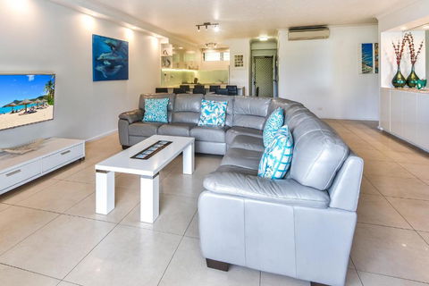 POINCIANA 101 HAMILTON ISLAND CENTRALLY LOCATED 3 BEDROOM, Plus BUGGY!! - Maitland Accommodation 3