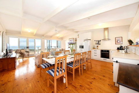 PORT WILLUNGA DREAMING A Beach Front Experience - Maitland Accommodation 0