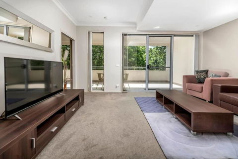 Quiet Apartment In Braddon ACT - Maitland Accommodation 3