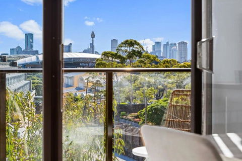 Prime Location 2-Bed Apartment With Parking - Maitland Accommodation 0