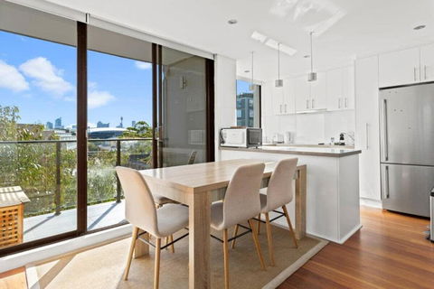 Prime Location 2-Bed Apartment With Parking - Maitland Accommodation 1