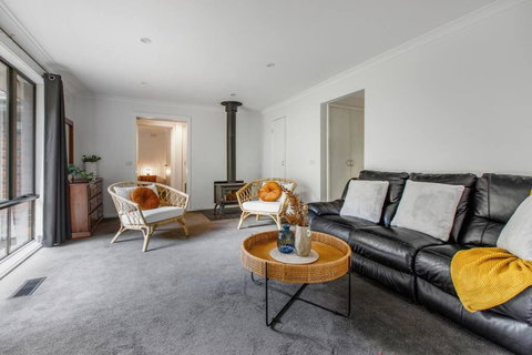 Private Holiday Home With Rain Forest Creek View - Maitland Accommodation 3