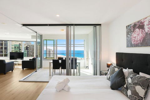 Q Tower Amazing Ocean Views 22nd Level Heated Pools Sleeps 6 - Optimise BNB - Maitland Accommodation 1