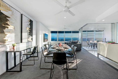 Q Tower At Surfers Paradise - From Level 3 - Private & Self Contained Apartments - Maitland Accommodation 3