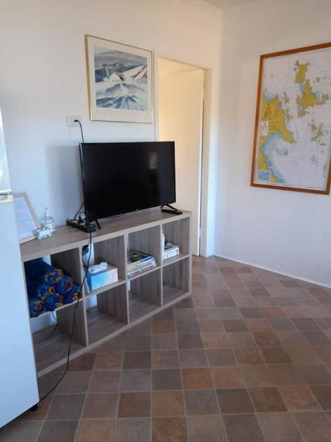 QCWA Cheerful Cottage - Airlie Beach - Maitland Accommodation 1