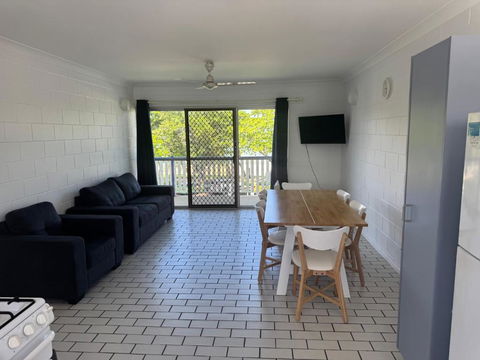 QCWA K P Units - Maitland Accommodation 1