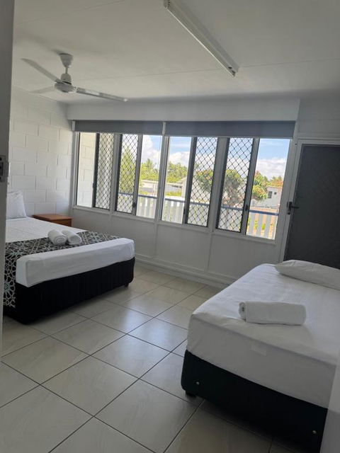 QCWA K P Units - Maitland Accommodation 2