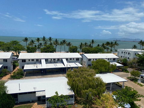 QCWA K P Units - Maitland Accommodation 0