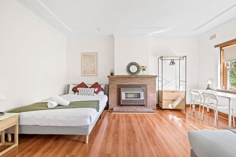 Quadruple Room - Near Transport & Shops - Shared Bathroom - Maitland Accommodation 2