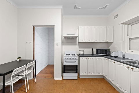 Quadruple Room - Near Transport & Shops - Shared Bathroom - Maitland Accommodation 3