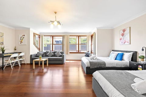 Quadruple Room W Ensuite In Gordon Near Train & Bus - Maitland Accommodation 3