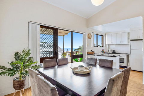 Quaint 2-Bed Beach Abode With Ocean Views - Maitland Accommodation 0