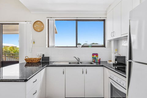 Quaint 2-Bed Beach Abode With Ocean Views - Maitland Accommodation 2