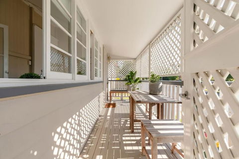 Quaint & Cosy 1 Bedroom Apartment In Queenslander. - Maitland Accommodation 0