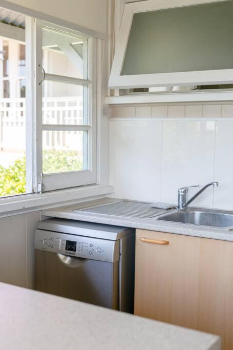 Quaint & Cosy 1 Bedroom Apartment In Queenslander. - Maitland Accommodation 2