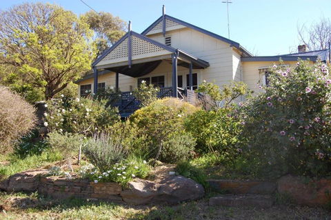 Quaint Cottage Nestled Amongst The Trees - Maitland Accommodation 0