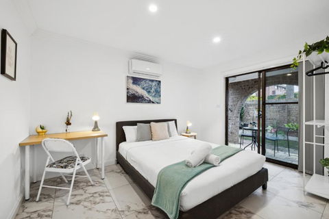 Quaint Double Room - Centrally Located At Glenfield - Shared Bathroom - Maitland Accommodation 0