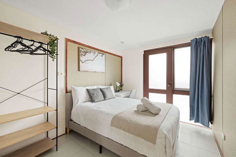 Quaint Double Room - Private Spot At Milperra - Shared Bathroom - Maitland Accommodation 0