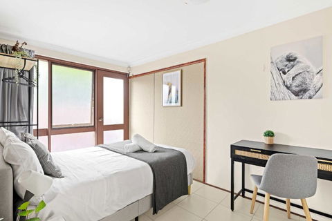 Quaint Double Room - Private Spot At Milperra - Shared Bathroom - Maitland Accommodation 3