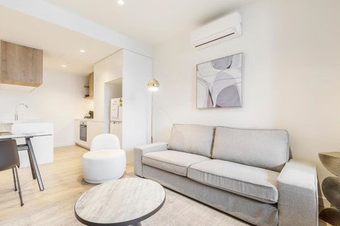 Quaint Stylish Hideout In Trendy South Melbourne - Maitland Accommodation 2