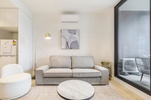 Quaint Stylish Hideout In Trendy South Melbourne - Maitland Accommodation 1