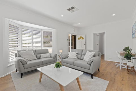 Quiet 2-Bed Retreat With Private Courtyard - Maitland Accommodation 0