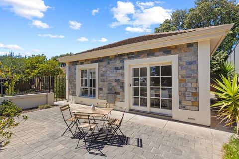 Quiet 2-Bed Retreat With Private Courtyard - Maitland Accommodation 3