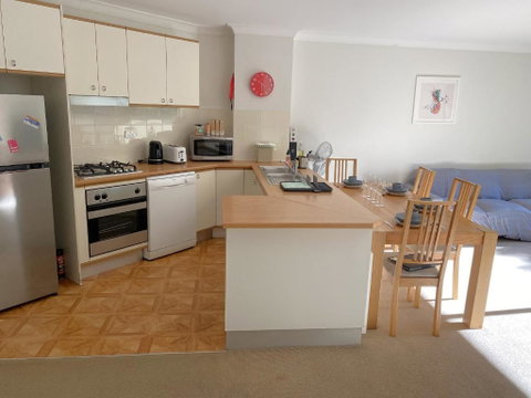 Quiet And Convenient - Maitland Accommodation 3