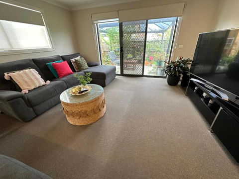 Quiet Comfort For Relaxing Stays - Maitland Accommodation 1