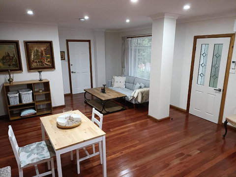 Quiet Nature-Filled Ground Floor Unit - Maitland Accommodation 3
