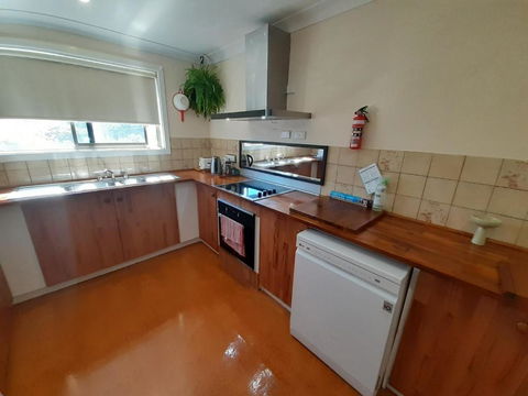 QUIET PROPERTY BY THE RIVER - Maitland Accommodation 3