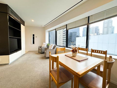 QV Central Oasis Contemporary City Getaway - Maitland Accommodation 2