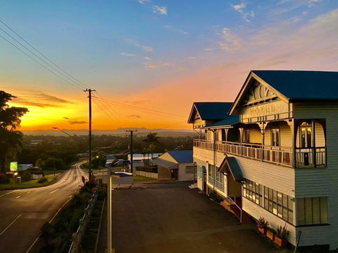 Railway Hotel - Maitland Accommodation 0