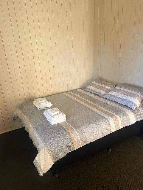 Railway Hotel - Maitland Accommodation 1