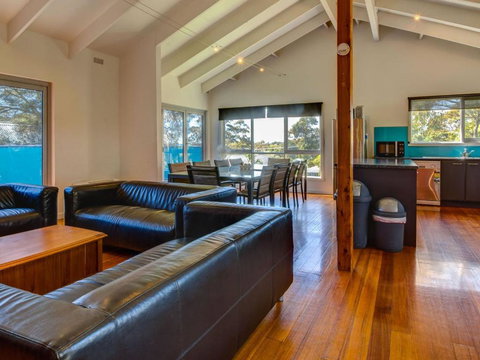 Raywood - Maitland Accommodation 2