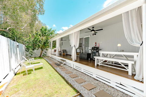 Private Outdoor Spa, Fire Pit, Cinema Room - THE COTTAGE COOLUM BEACH - Maitland Accommodation 3
